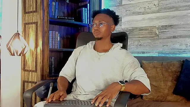 Snapshot of JamalMyst chatting on 11.04.25 JamalMyst online show from 11.04.25