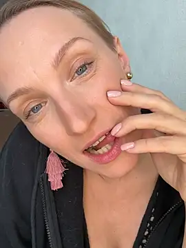 UmaTruewoman online show from 02.11.26