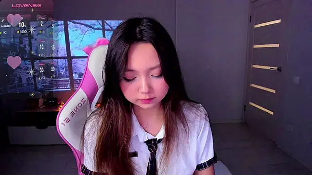 Fluffy Rose online show from 11.30.25