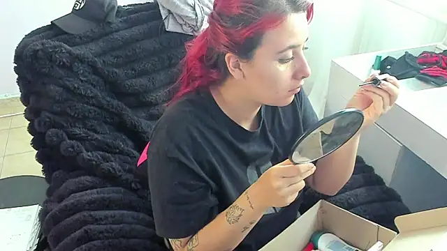 Snapshot of bonnie_moon_ chatting on 10.10.25 bonnie moon online show from 10.10.25