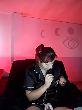 Snapshot of bonnie_moon_ chatting on 10.20.25 bonnie moon online show from 10.20.25