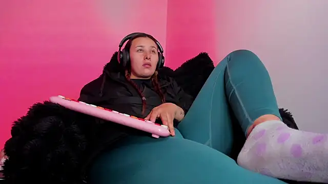 bonnie moon  online show from 01.17.26