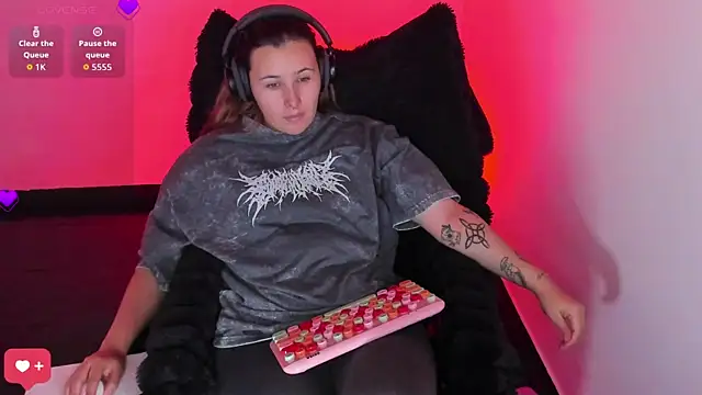 bonnie moon  online show from 02.05.26