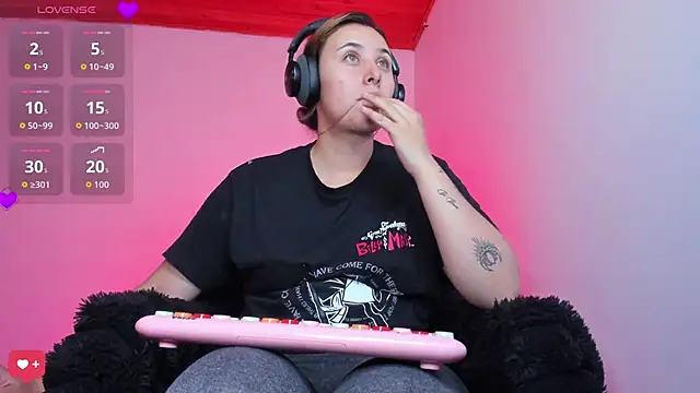 bonnie moon  online show from 02.09.26