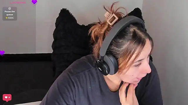 bonnie moon  online show from 02.12.26