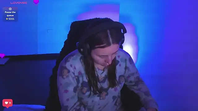 bonnie moon  online show from 03.18.26