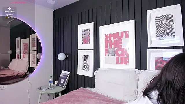 Kayla stern  online show from 11.12.25