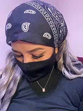 Snapshot of mari_layali chatting on 12.14.24 mari layali online show from 12.14.24