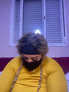 Snapshot of mari_layali chatting on 12.23.24 mari layali online show from 12.23.24