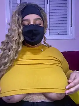 Snapshot of mari_layali chatting on 12.23.24 mari layali online show from 12.23.24