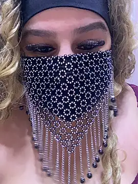 Snapshot of mari_layali chatting on 03.12.25 mari layali online show from 03.12.25