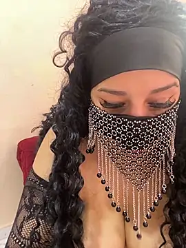 Snapshot of mari_layali chatting on 10.30.25 mari layali online show from 10.30.25