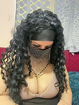 Snapshot of mari_layali chatting on 11.04.25 mari layali online show from 11.04.25