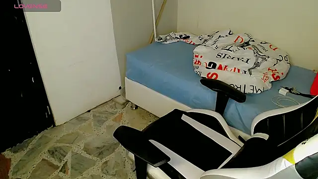 Snapshot of bby_santi chatting on 11.03.25 bby santi online show from 11.03.25