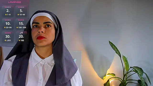 ClaraMariaMon online show from 12.13.24
