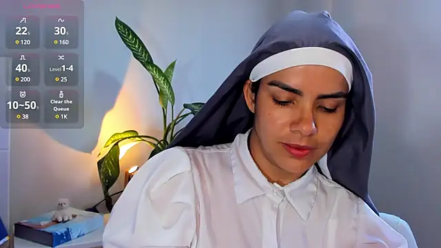 ClaraMariaMon online show from 12.18.24