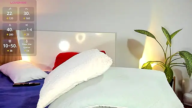 ClaraMariaMon online show from 12.27.24
