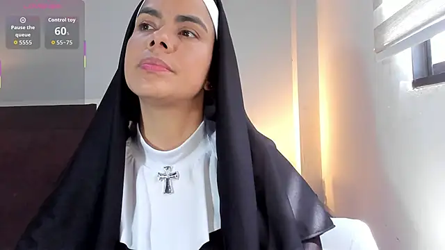 Snapshot of ClaraMariaMon chatting on 11.04.25 ClaraMariaMon online show from 11.04.25