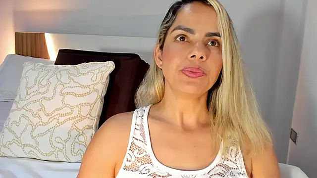 Snapshot of ClaraMariaMon chatting on 07.19.26 ClaraMariaMon online show from 07.19.26