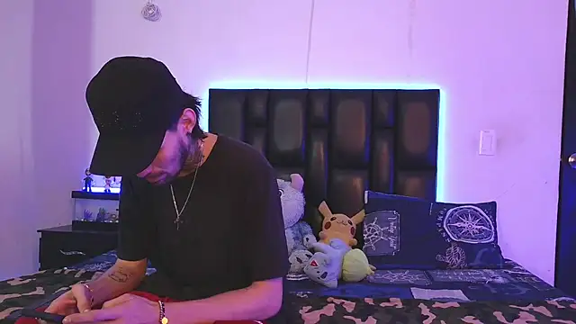 Snapshot of Brutal_Sex_Fucking chatting on 10.15.25 Brutal Sex Fucking online show from 10.15.25