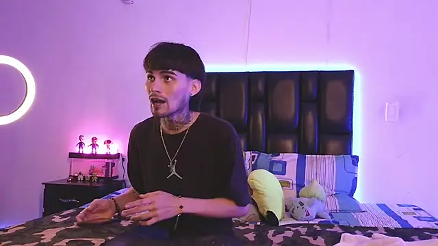 Snapshot of Brutal_Sex_Fucking chatting on 10.24.25 Brutal Sex Fucking online show from 10.24.25