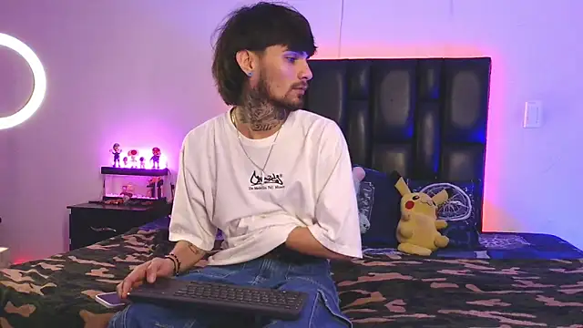 Snapshot of Brutal_Sex_Fucking chatting on 11.06.25 Brutal Sex Fucking online show from 11.06.25