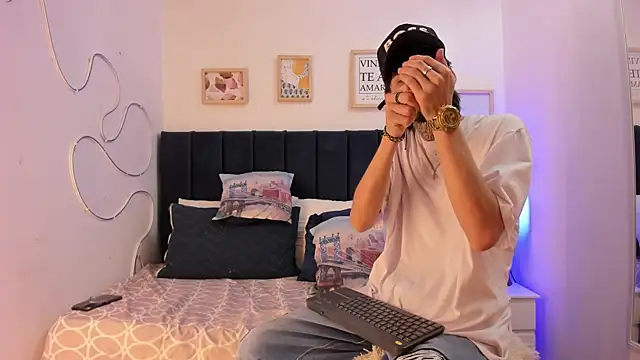 Snapshot of Brutal_Sex_Fucking chatting on 11.17.25 Brutal Sex Fucking online show from 11.17.25