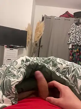 Snapshot of plaisir85 chatting on 02.14.25 plaisir85 online show from 02.14.25