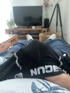 Snapshot of plaisir85 chatting on 02.14.25 plaisir85 online show from 02.14.25