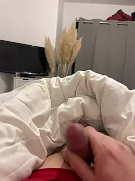 Snapshot of plaisir85 chatting on 02.24.25 plaisir85 online show from 02.24.25