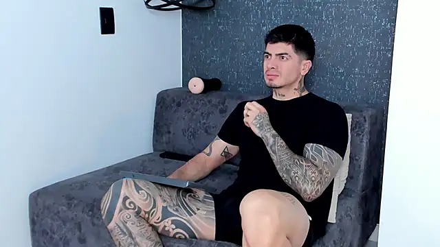 Snapshot of _mrcock chatting on 11.02.25 mrcock online show from 11.02.25