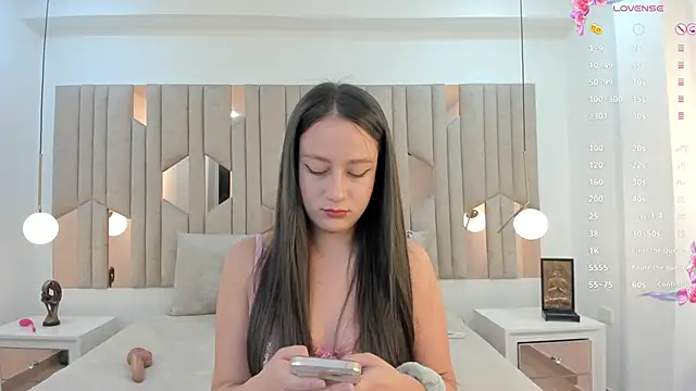 1m caro  online show from 12.10.24