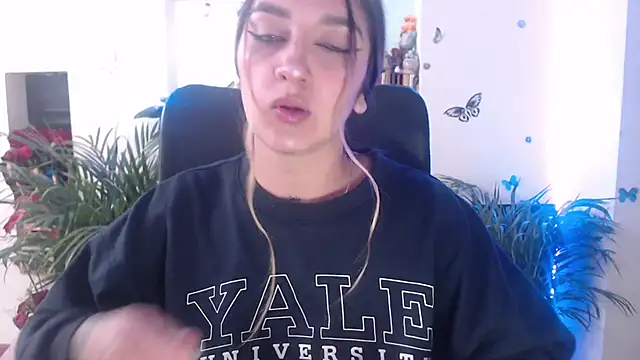 Snapshot of Lia-mitch chatting on 04.30.26 Lia-mitch online show from 04.30.26
