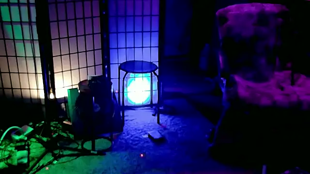 NinasNylonz online show from 12.02.25