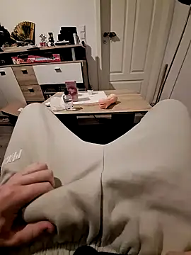 Snapshot of Kevindauerhorny chatting on 12.09.24 Kevindauerhorny online show from 12.09.24