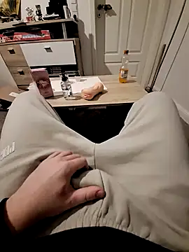 Snapshot of Kevindauerhorny chatting on 12.10.24 Kevindauerhorny online show from 12.10.24