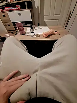 Snapshot of Kevindauerhorny chatting on 12.13.24 Kevindauerhorny online show from 12.13.24