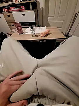 Snapshot of Kevindauerhorny chatting on 12.20.24 Kevindauerhorny online show from 12.20.24