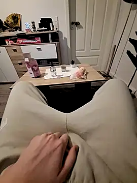 Snapshot of Kevindauerhorny chatting on 12.31.24 Kevindauerhorny online show from 12.31.24