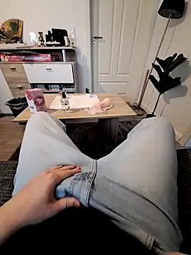 Snapshot of Kevindauerhorny chatting on 01.17.25 Kevindauerhorny online show from 01.17.25