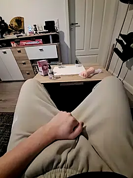 Snapshot of Kevindauerhorny chatting on 01.19.25 Kevindauerhorny online show from 01.19.25