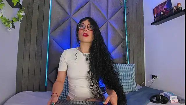 BriaConner  online show from 10.17.25