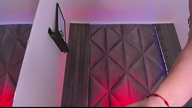 BriaConner  online show from 11.22.25