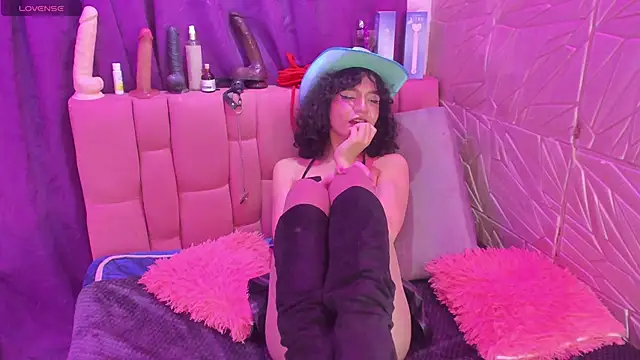 Snapshot of Angellike_doll chatting on 10.03.25 Angellike doll online show from 10.03.25