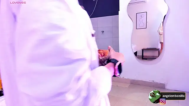 megan morgan01 online show from 11.22.25