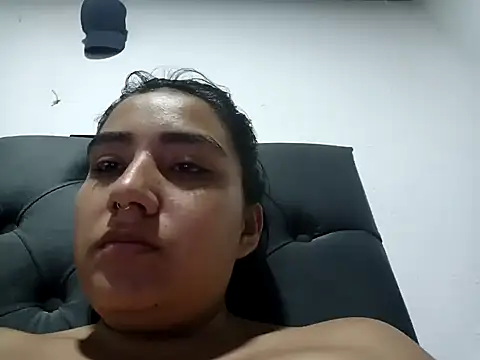 Snapshot of Hellen_Alex chatting on 01.08.25 Hellen Alex online show from 01.08.25