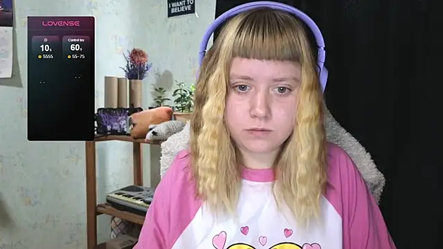 Snapshot of June_shy0 chatting on 10.02.25 June shy0 online show from 10.02.25