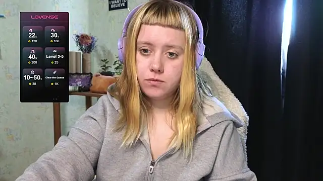 Snapshot of June_shy0 chatting on 10.12.25 June shy0 online show from 10.12.25