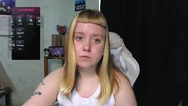 Snapshot of June_shy0 chatting on 10.24.25 June shy0 online show from 10.24.25