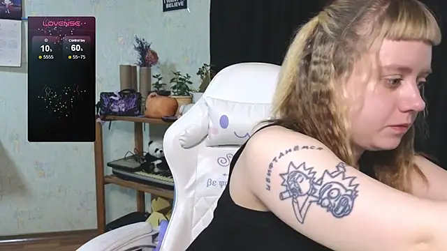 Snapshot of June_shy0 chatting on 11.05.25 June shy0 online show from 11.05.25